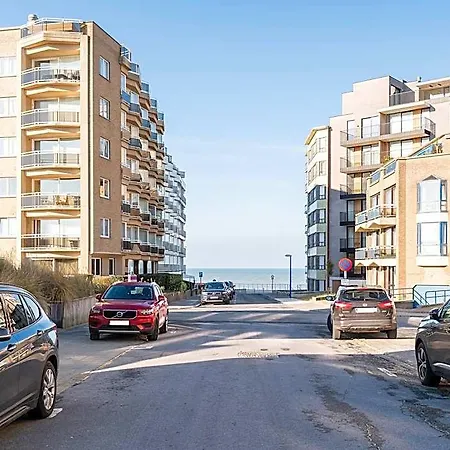 Hotel In Near The Sea 3*